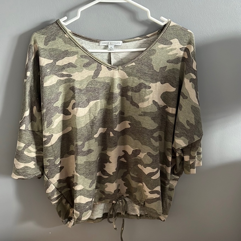 Casual camo tee